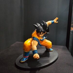 Dragon Ball Z Goku Action Figure in Orange Gi